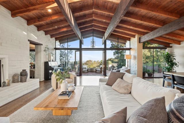 707 Vista Drive, Redwood City CA: https://media.crmls.org/mediaz/8688bfdb-e9b9-4a43-9052-d6ea4d024af7.jpg