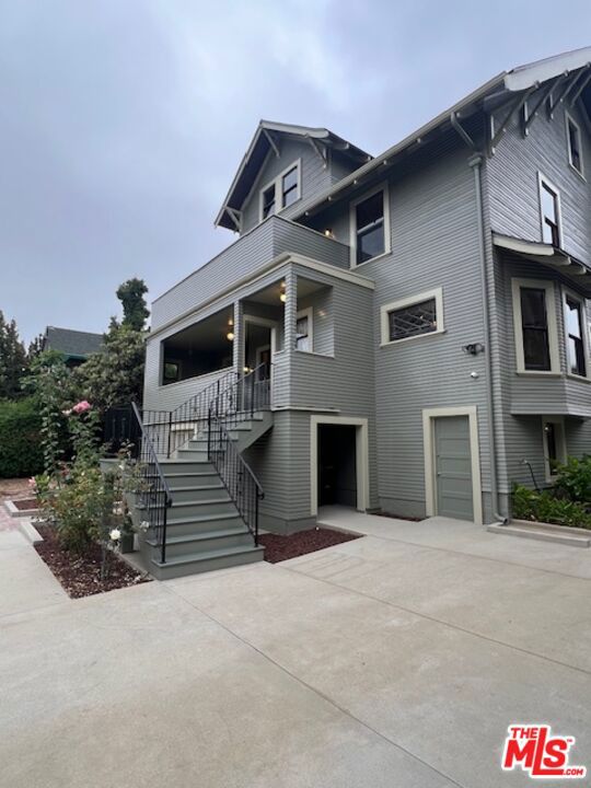 1340 Carroll Avenue, Los Angeles CA: https://media.crmls.org/mediaz/86890e54-027e-4910-a28b-c486cde1a391.jpg