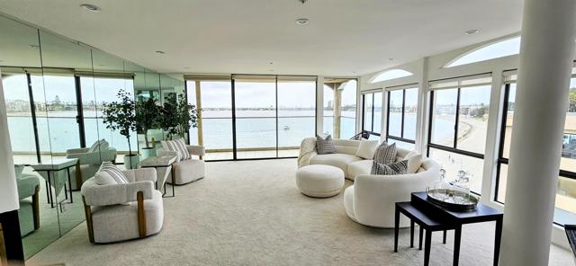 Detail Gallery Image 1 of 25 For 3868 Riviera 4a,  San Diego,  CA 92109 - 3 Beds | 2/1 Baths