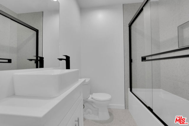 1254 9th Street, Santa Monica CA: https://media.crmls.org/mediaz/8689a439-14a9-47cb-b39a-7b19e8114aa5.jpg