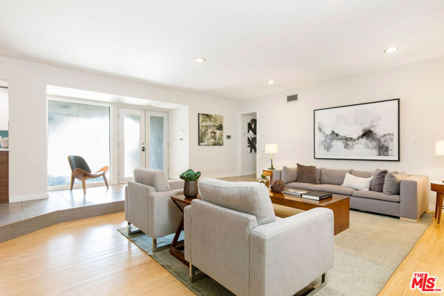 13825 Friar Street photo 8