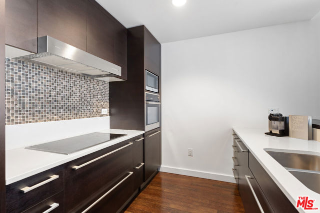 6250 Hollywood Boulevard, Los Angeles CA: https://media.crmls.org/mediaz/868b5ff2-e323-421e-a022-271f5a687abb.jpg