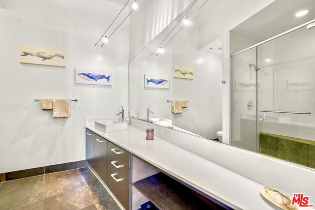13320 Beach Avenue, Marina del Rey CA: https://media.crmls.org/mediaz/868bbe97-2b42-4b1b-9193-f982656e6ff9.jpg