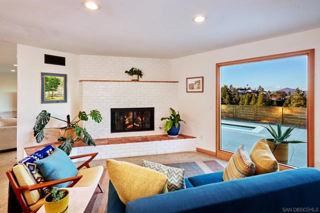 4176 E Arrieta Circle, La Mesa CA: https://media.crmls.org/mediaz/868bf5c8-ee3b-4371-a76f-8d024241dd04.jpg