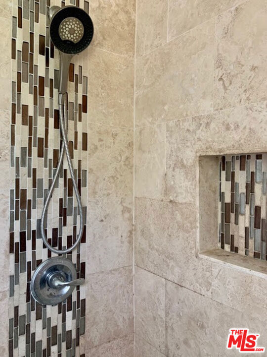 2905 Somerset Drive, Los Angeles CA: https://media.crmls.org/mediaz/868c919a-770d-43d6-8191-6c5bfbf01fb7.jpg