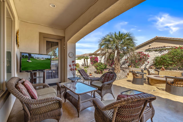 80132 Avenida Santa Olivia, Indio CA: https://media.crmls.org/mediaz/868ddb2c-f6f2-401f-a91b-e55d63bc3462.jpg