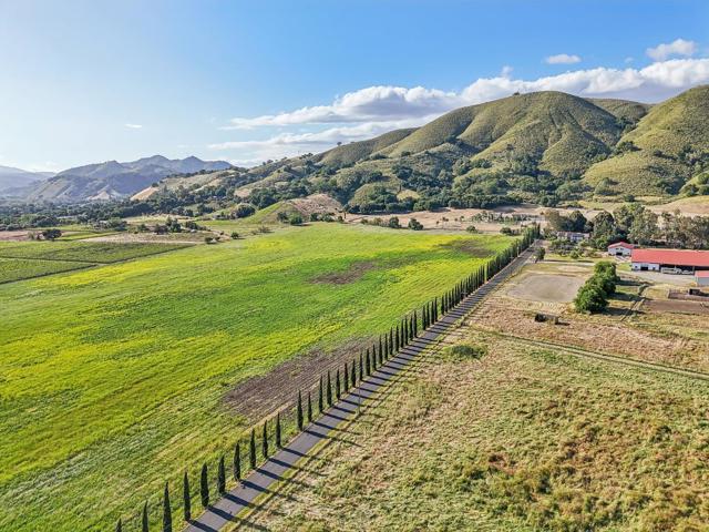 2995 Day Road, Gilroy CA: https://media.crmls.org/mediaz/868dfb58-ea7b-40bb-94c2-5f7dd59fceae.jpg
