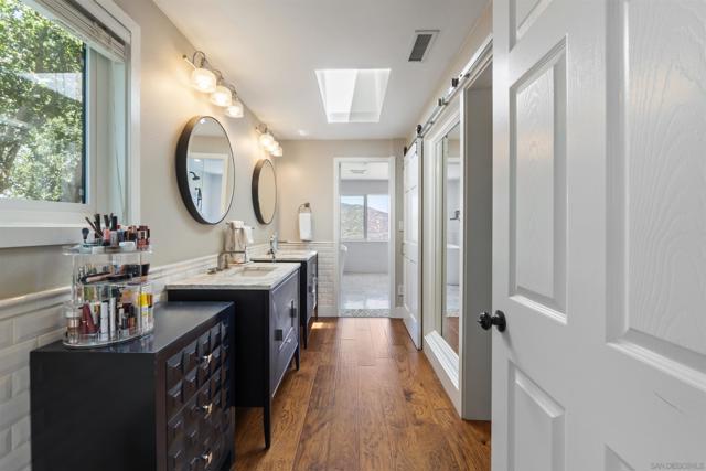 17924 Saint Andrews Dr, Poway CA: https://media.crmls.org/mediaz/868e50bc-735d-428d-b2f2-562ccfcd6de6.jpg