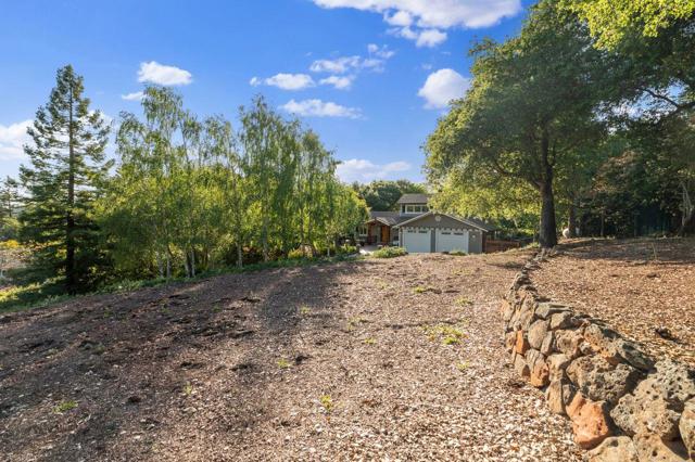 23447 Skyview Terrace, Los Gatos CA: https://media.crmls.org/mediaz/868e686a-ef32-49b8-8598-e12b23258605.jpg