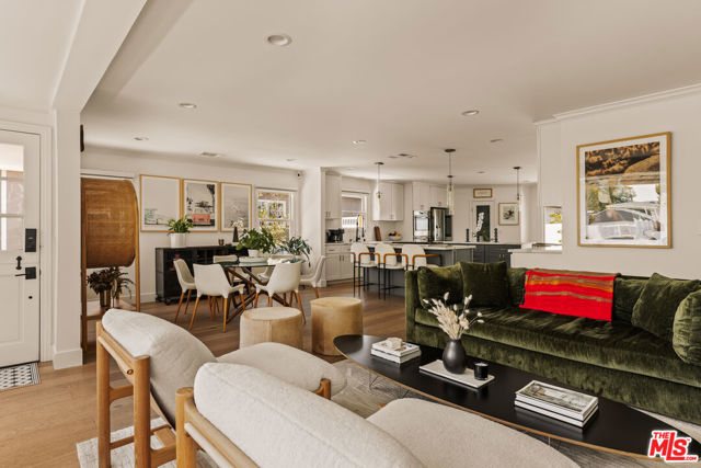 7219 Dunfield Avenue, Los Angeles CA: https://media.crmls.org/mediaz/868e7df2-c3c9-4420-8304-e0da36c4a23d.jpg