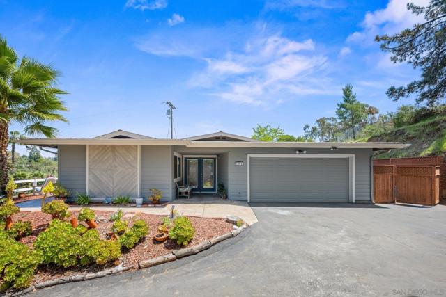 11461 Fuerte Farms Rd, El Cajon CA: https://media.crmls.org/mediaz/868ea61c-ab8a-4023-8dd2-ee8eddd2070a.jpg