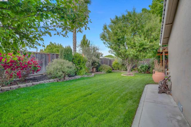 3644 Ashwood Drive, Pleasanton CA: https://media.crmls.org/mediaz/868eaaf1-48ba-4055-baa5-cba178e469f7.jpg