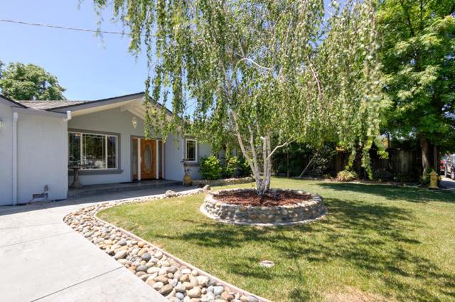 970 W Hedegard Avenue, Campbell CA: https://media.crmls.org/mediaz/868f31f3-f186-46e5-b55d-d9b516aee456.jpg