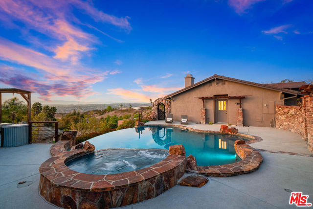 32070 Via Vera, Bonsall CA: https://media.crmls.org/mediaz/868f3713-fa60-4a58-9e79-2d2f345ea65d.jpg