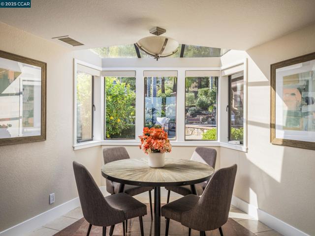 21 Deer Oaks Ct, Pleasanton CA: https://media.crmls.org/mediaz/868f7d24-f849-4ad4-b929-0b51ac9cffc6.jpg