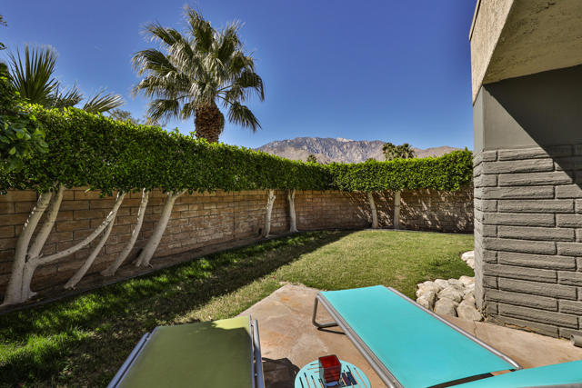 1181 Sunflower Lane, Palm Springs CA: https://media.crmls.org/mediaz/8690489e-e2e8-46f3-9d70-532daba44772.jpg