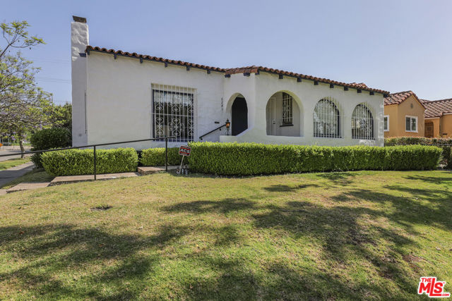 6281 Drexel Avenue, Los Angeles CA: https://media.crmls.org/mediaz/869111a3-1c5f-4255-9296-ccb761edd557.jpg
