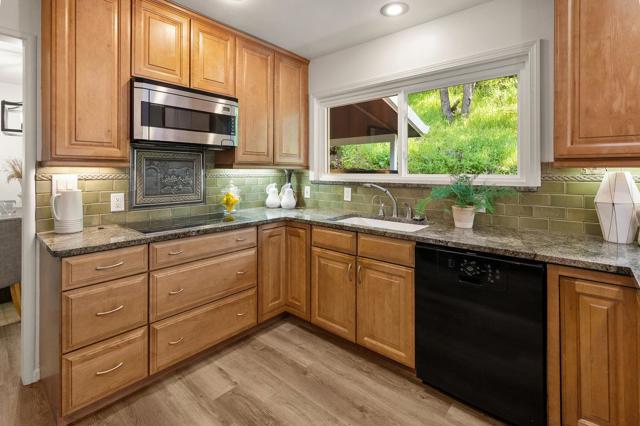 2085 Edgewood Road, Redwood City CA: https://media.crmls.org/mediaz/8692adb2-9759-49ad-8de4-ecba5a915258.jpg