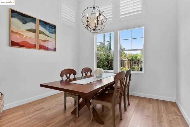 917 Sawyer Way, Brentwood CA: https://media.crmls.org/mediaz/8692d01f-640e-4c4c-ac02-01661904a466.jpg