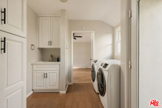 14212 Leadwell Street photo 22