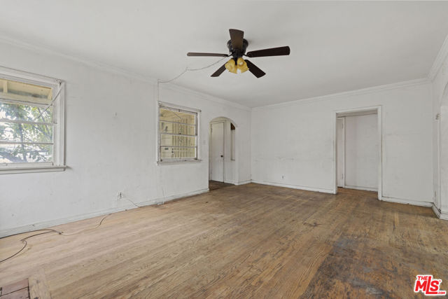 13723 Pinney Street photo 2