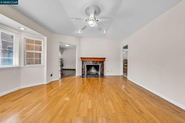 18127 Madison Ave, Castro Valley CA: https://media.crmls.org/mediaz/8693f4c8-465f-4974-aaa4-d15d681b9529.jpg