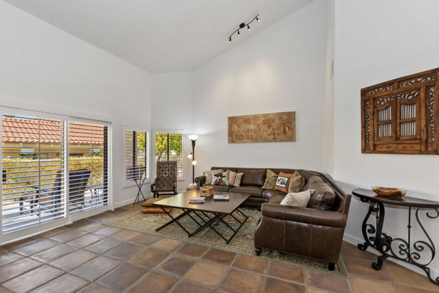 007_Living Room