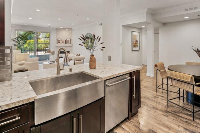 2445 Brant St, San Diego CA: https://media.crmls.org/mediaz/86943e79-df08-4fbb-b92f-a5b9475c9454.jpg