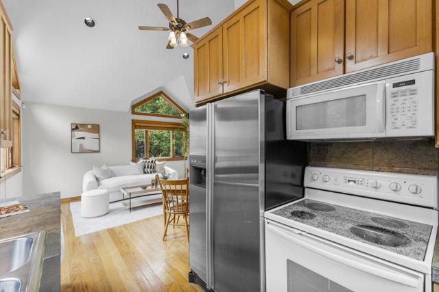 14205 Shannon Road, Los Gatos CA: https://media.crmls.org/mediaz/869477bb-f511-4d7d-9448-f6e60f1476ff.jpg