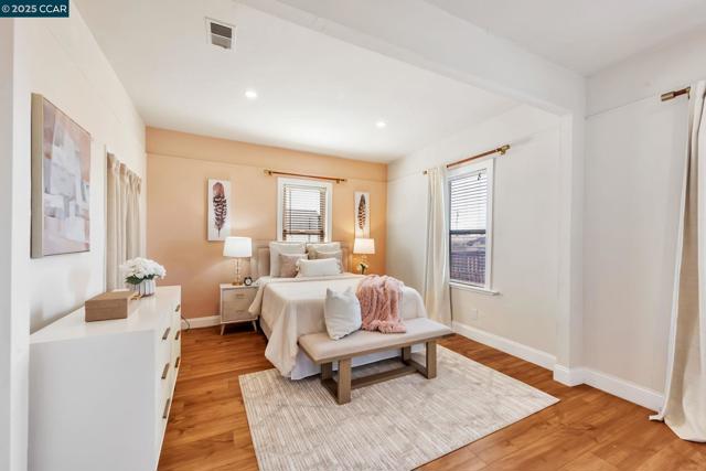 941 45Th St, Oakland CA: https://media.crmls.org/mediaz/8694f643-f545-40f4-a268-4f59ace74b0f.jpg