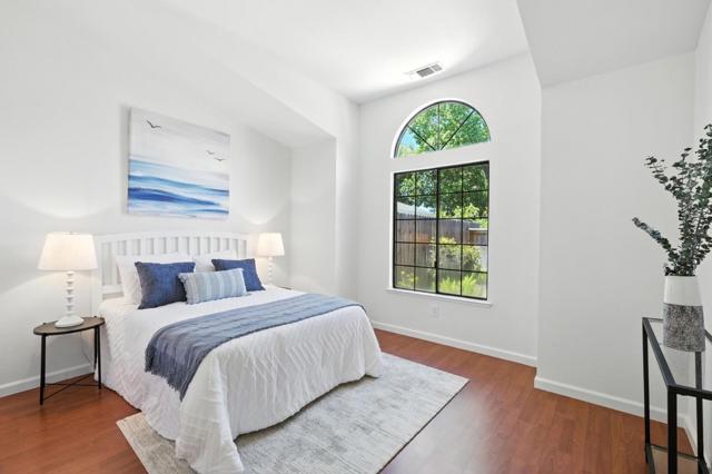 9345 Ivydale Circle, Elk Grove CA: https://media.crmls.org/mediaz/8694fa5e-5da3-4bca-ac7a-84c539fe26a2.jpg