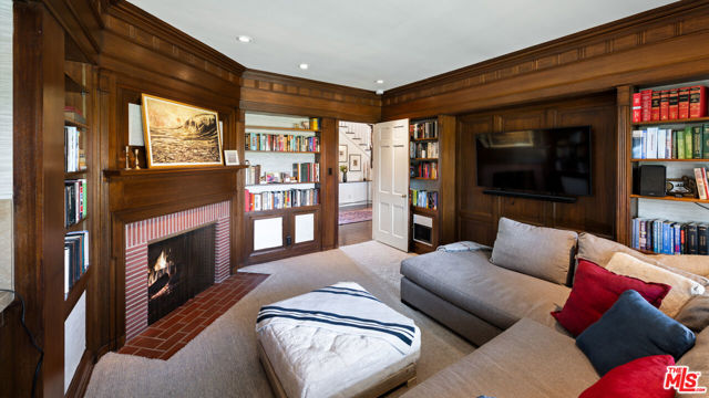 850 Birchwood Drive, Los Angeles CA: https://media.crmls.org/mediaz/86951ca6-6134-4bfb-a67d-bd6139e70ffd.jpg