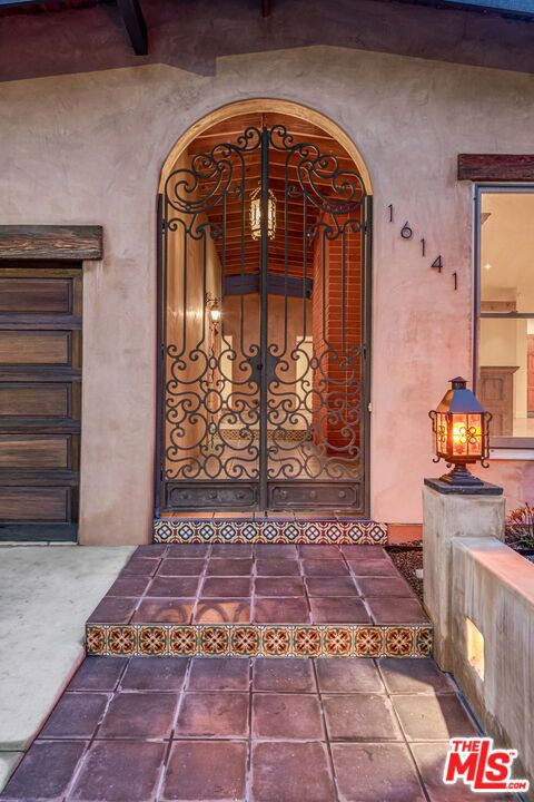 16141 Bayberry Place, Sherman Oaks CA: https://media.crmls.org/mediaz/86953847-fbb6-480e-86bb-e01dcbbe6413.jpg