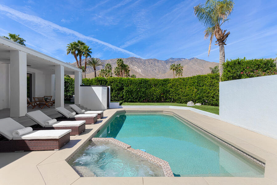 1035 Andreas Palms Drive, Palm Springs, CA 92264