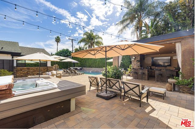 22450 Hatteras Street, Woodland Hills CA: https://media.crmls.org/mediaz/8695524e-e61a-4183-85da-ac0f44993238.jpg