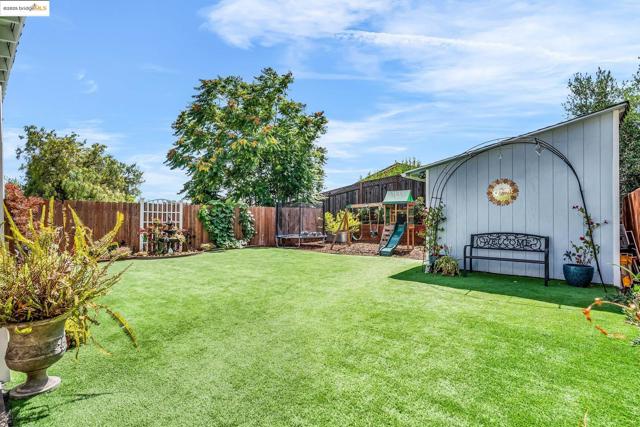 2350 W Shell Ave, Martinez CA: https://media.crmls.org/mediaz/86960311-32dc-4882-a76a-55755dcdfdf7.jpg
