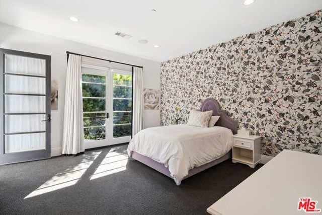 1600 Clear View Drive,  CA: https://media.crmls.org/mediaz/8696c02c-8b1c-4643-aa25-901987e1674b.jpg