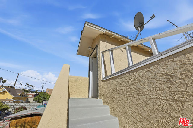 1147 S Westlake Avenue, Los Angeles CA: https://media.crmls.org/mediaz/8696f744-7a9a-4dfd-8d1c-74ef9dbadb82.jpg