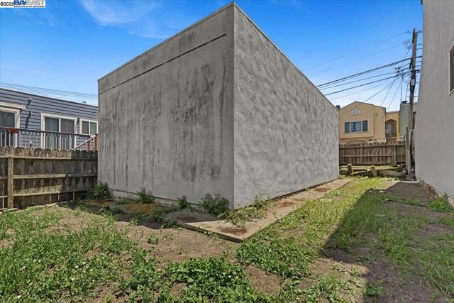 40 Acton St, Daly City CA: https://media.crmls.org/mediaz/8697121c-a72f-4e96-bd57-80ca3e4d8f99.jpg