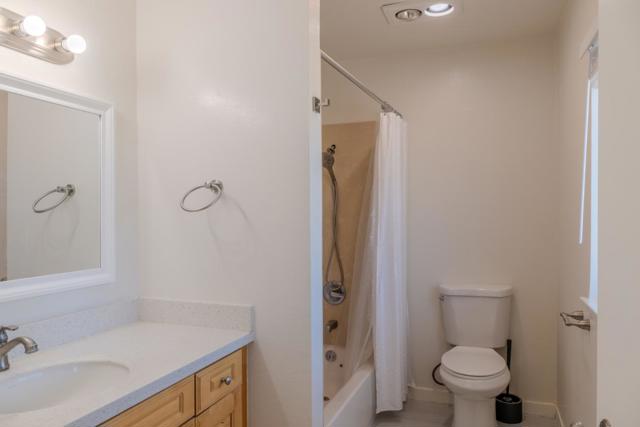 3206 Admiralty Lane, Foster City CA: https://media.crmls.org/mediaz/86977c51-c13b-49f5-be48-50577488c6c2.jpg