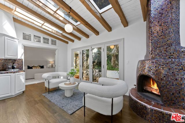 10320 Mississippi Avenue, Los Angeles CA: https://media.crmls.org/mediaz/86989b95-7fe7-4288-a5fa-f63b909b8a16.jpg