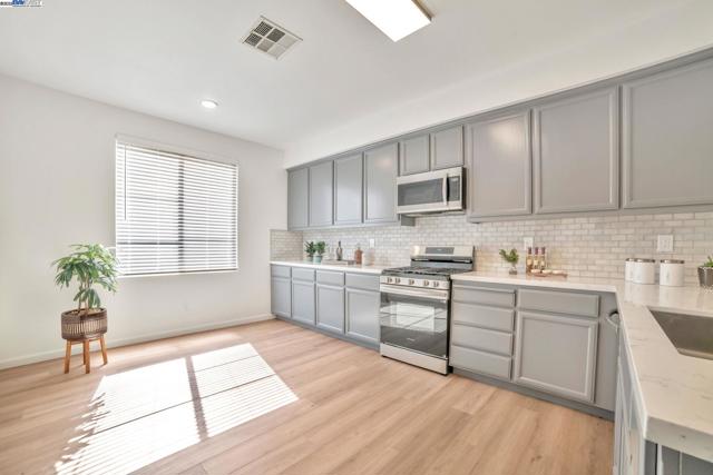 3312 Amaryllis Cir, San Ramon CA: https://media.crmls.org/mediaz/869a1b17-f148-4da2-92af-8cc2b9008be0.jpg
