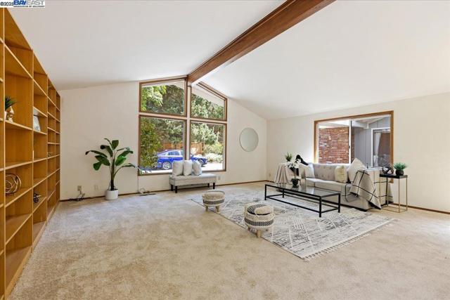 30261 Palomares Rd, Castro Valley CA: https://media.crmls.org/mediaz/869a9cd9-73cd-40ea-9a3e-8743853a639b.jpg