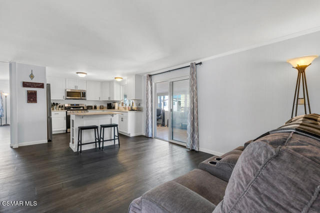 15750 Arroyo Drive, Moorpark CA: https://media.crmls.org/mediaz/869ace23-ede8-4452-b917-ffce5d0910a9.jpg