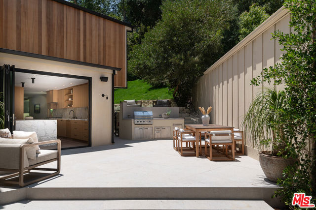 3977 Oeste Avenue, Studio City CA: https://media.crmls.org/mediaz/869bcd4d-c801-4a30-b583-802d587b1cdf.jpg