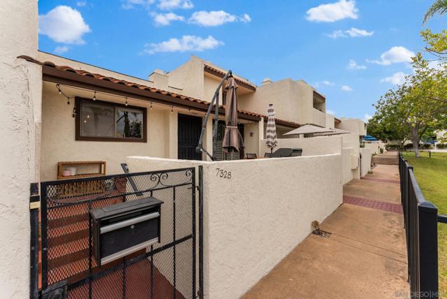 7328 Caminito Carlotta, San Diego CA: https://media.crmls.org/mediaz/869cdda6-3537-48c0-a88b-7e30c03b0a80.jpg