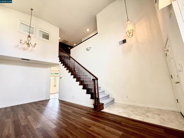 54 Village Square Pl, Pleasant Hill CA: https://media.crmls.org/mediaz/869d034a-9099-4db3-b4f2-fc54b9eb4219.jpg