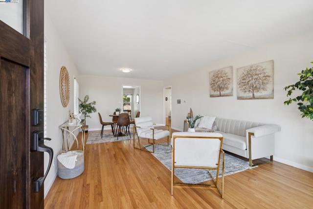 2643 99Th Ave, Oakland CA: https://media.crmls.org/mediaz/869d18f7-d157-4897-9c7f-fcab87e5f933.jpg