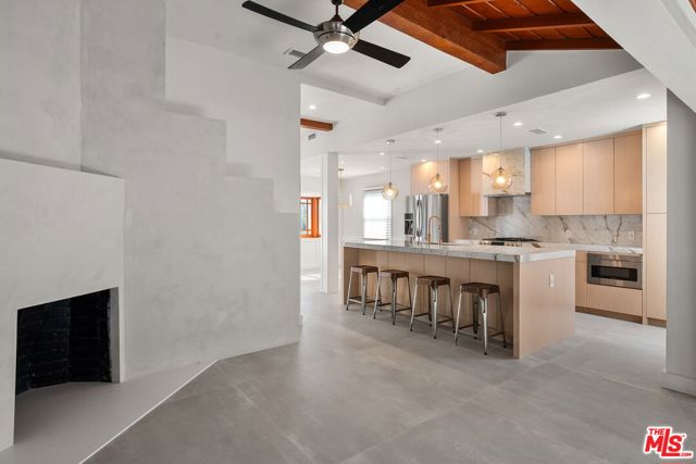5013 Auckland Avenue, Toluca Lake CA: https://media.crmls.org/mediaz/869d1cff-a61c-4ca5-af80-d0c6f9afce29.jpg