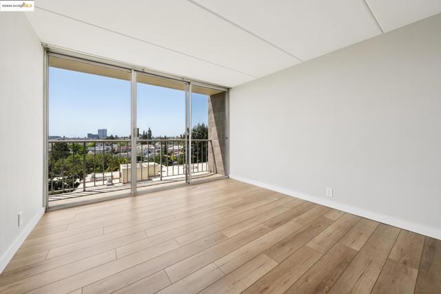 1 Kelton Ct, Oakland CA: https://media.crmls.org/mediaz/869d219a-d5af-4fd2-b5e7-780fd56ecae3.jpg